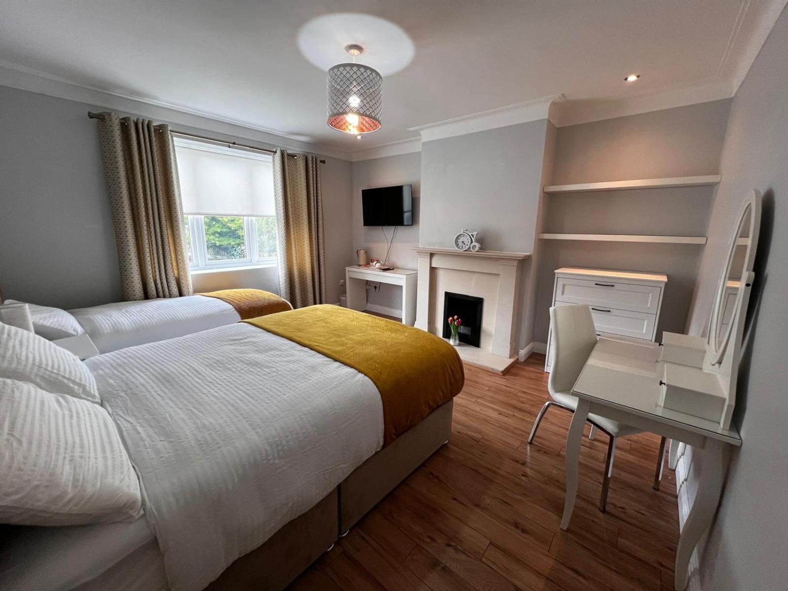 Triple Room with Shared Bathroom